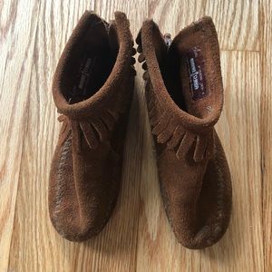 Minnetonka back zip children’s ankle-high boot